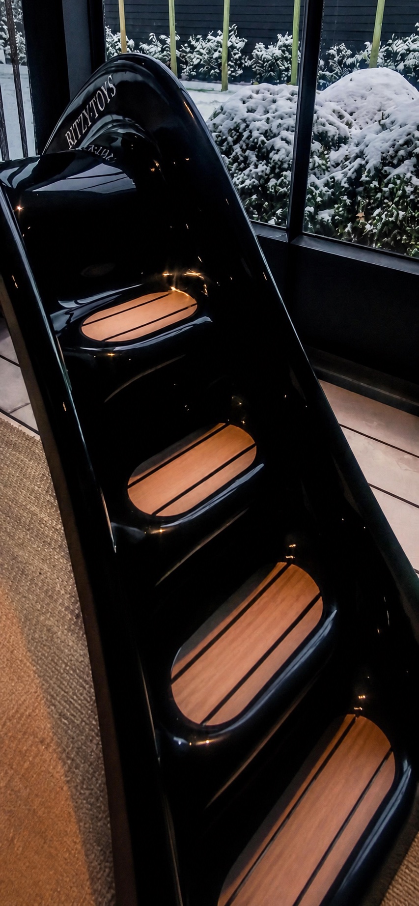 High-gloss black Ritzy-Slide in use during winter